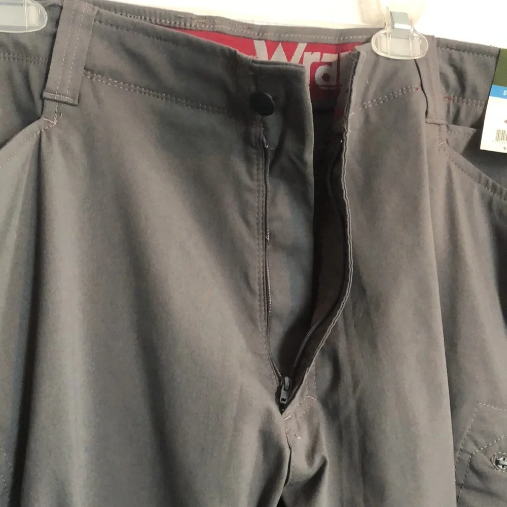 WRANGLER men Sz 40 X 30 gray cargo khaki straight leg pants elastic wais…